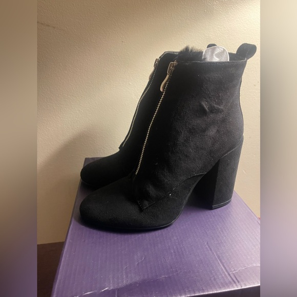 NWB BLACK FUR TONGUE ZIP BOOTIES - Picture 6 of 7